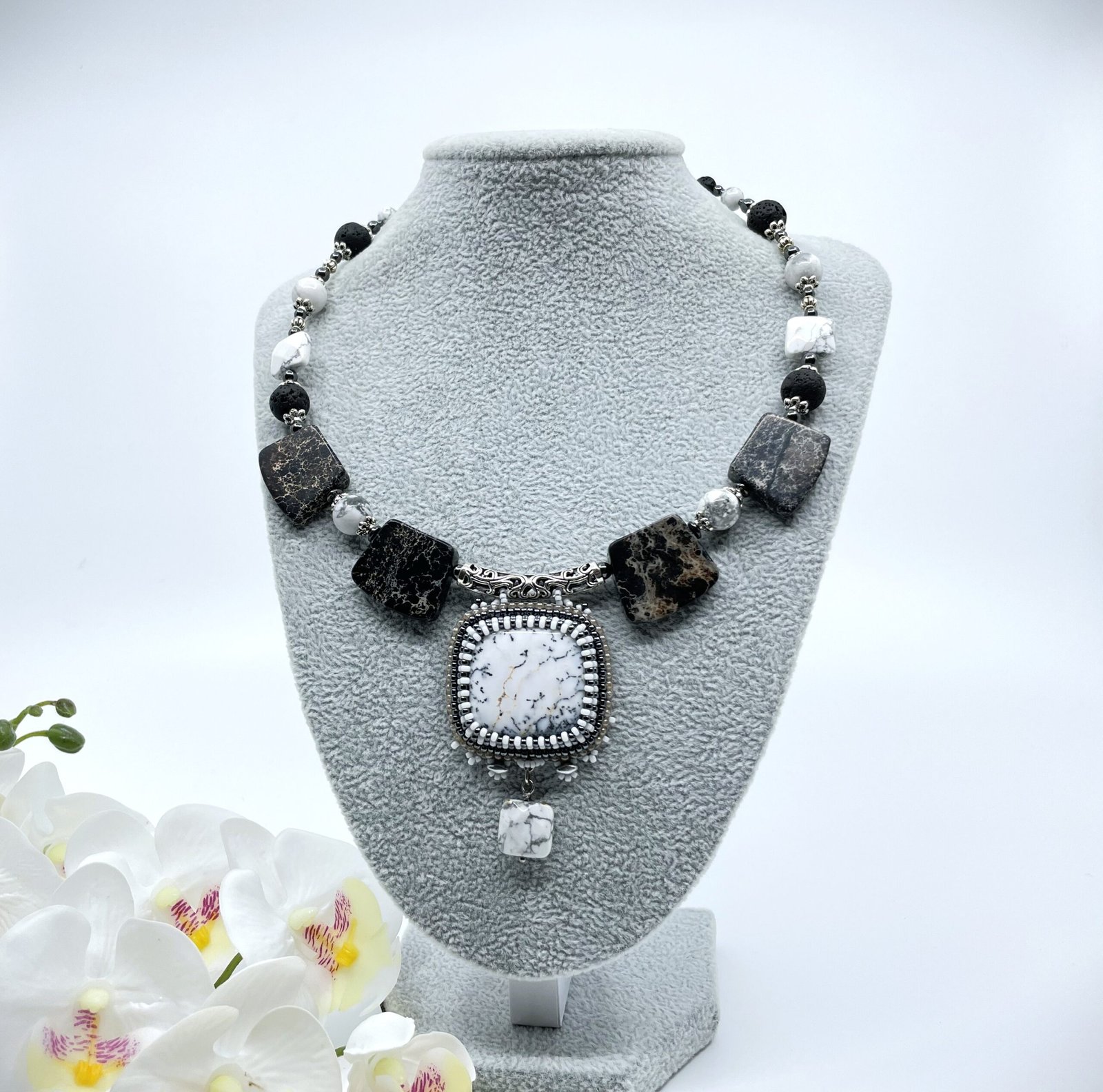 Melnbaltā Dabas Simfonija - Image 1