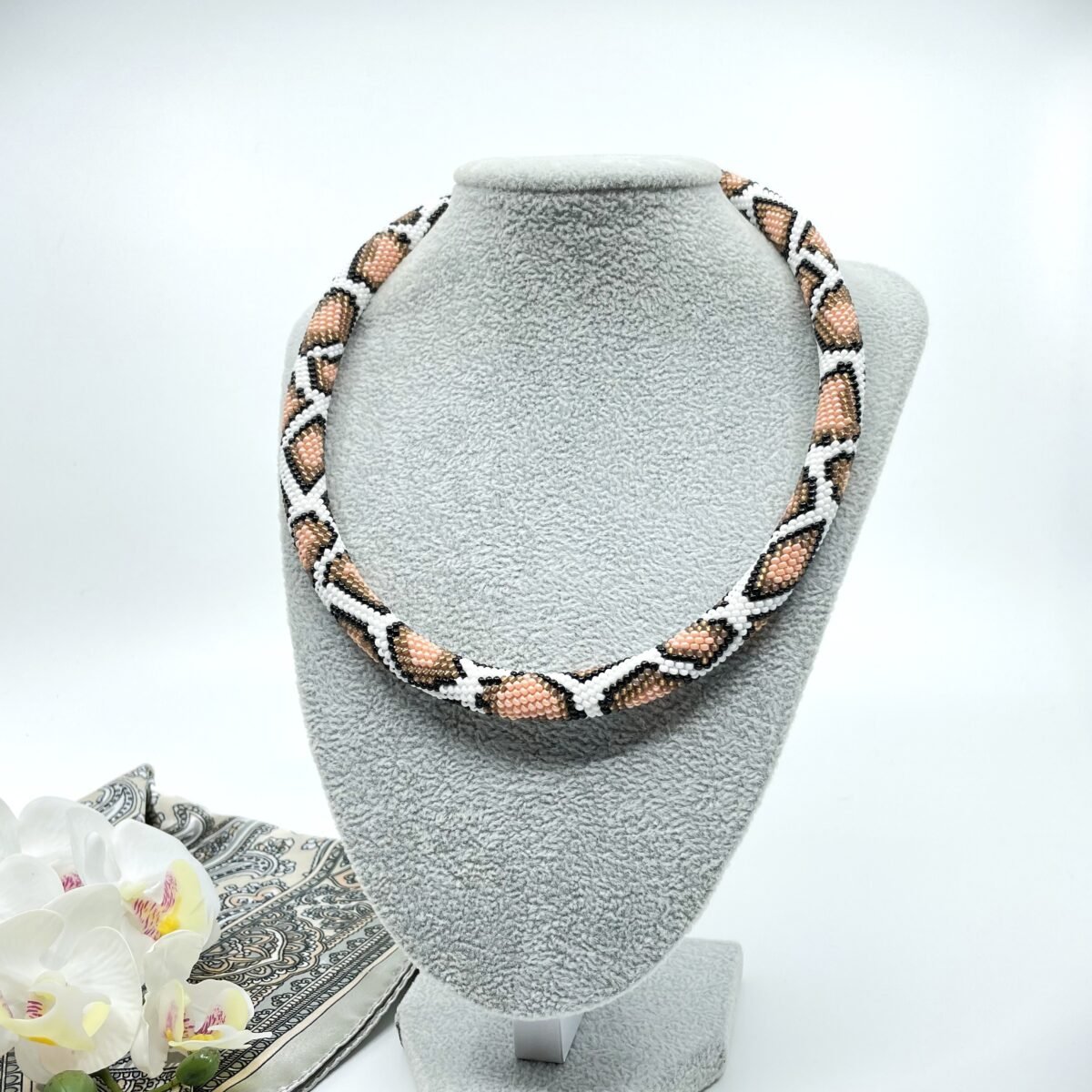 Eksotiskā Koraļļu Čūska