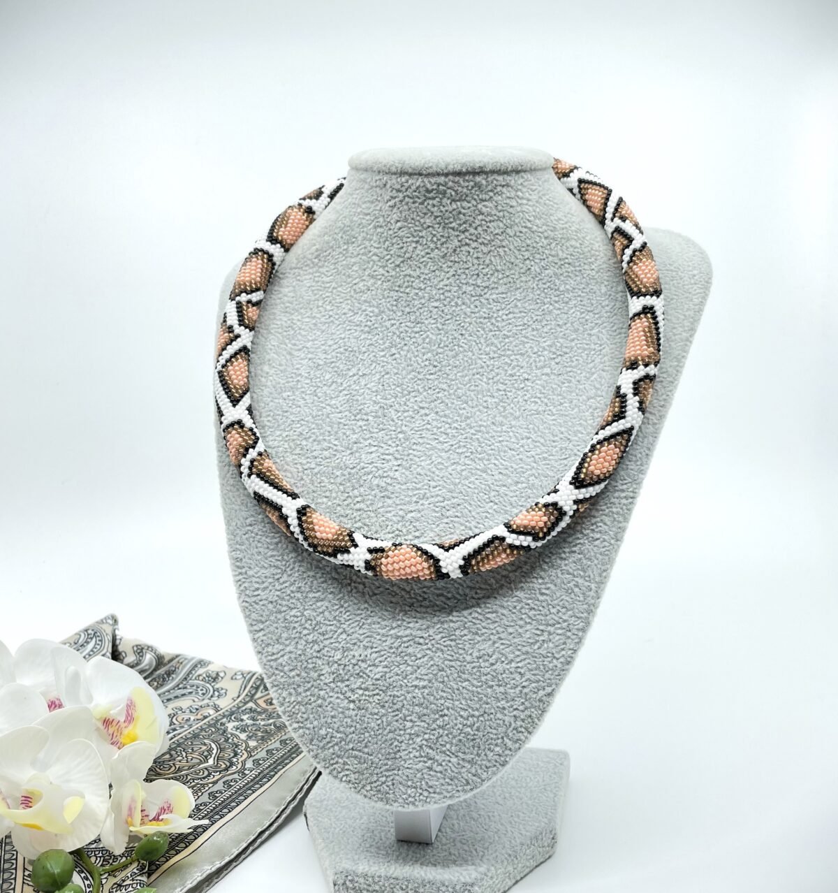 Eksotiskā Koraļļu Čūska