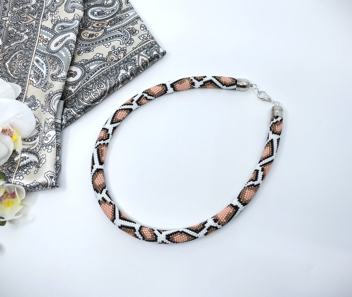 Eksotiskā Koraļļu Čūska